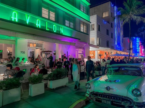 Avalon Hotel image 42